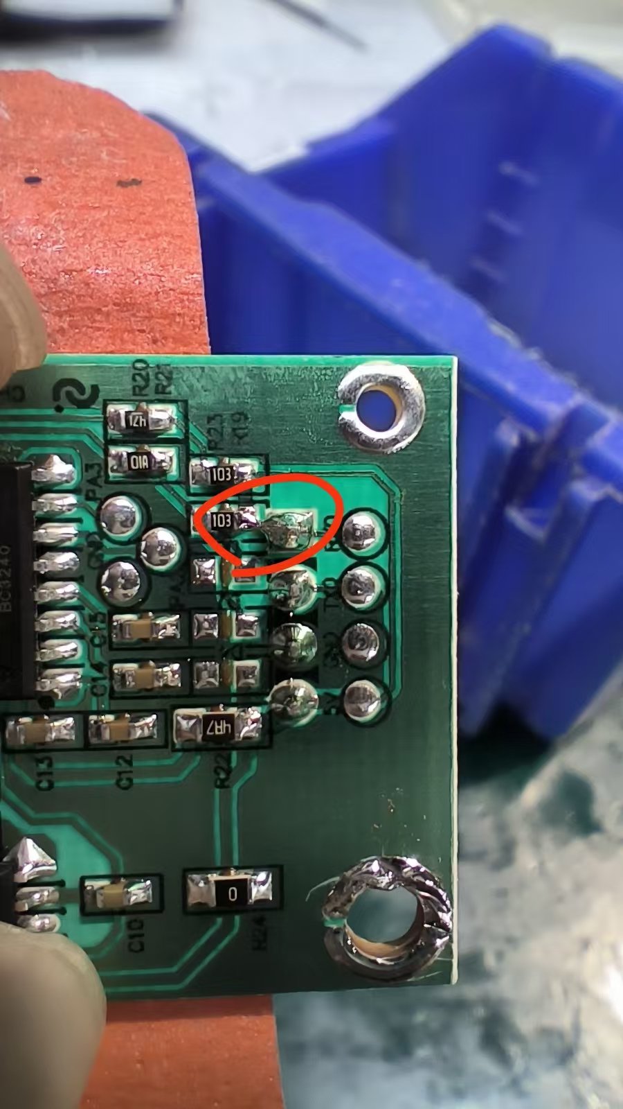 R103电阻虚焊特写