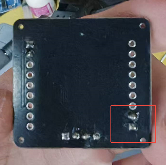 模块背面疑似短路点